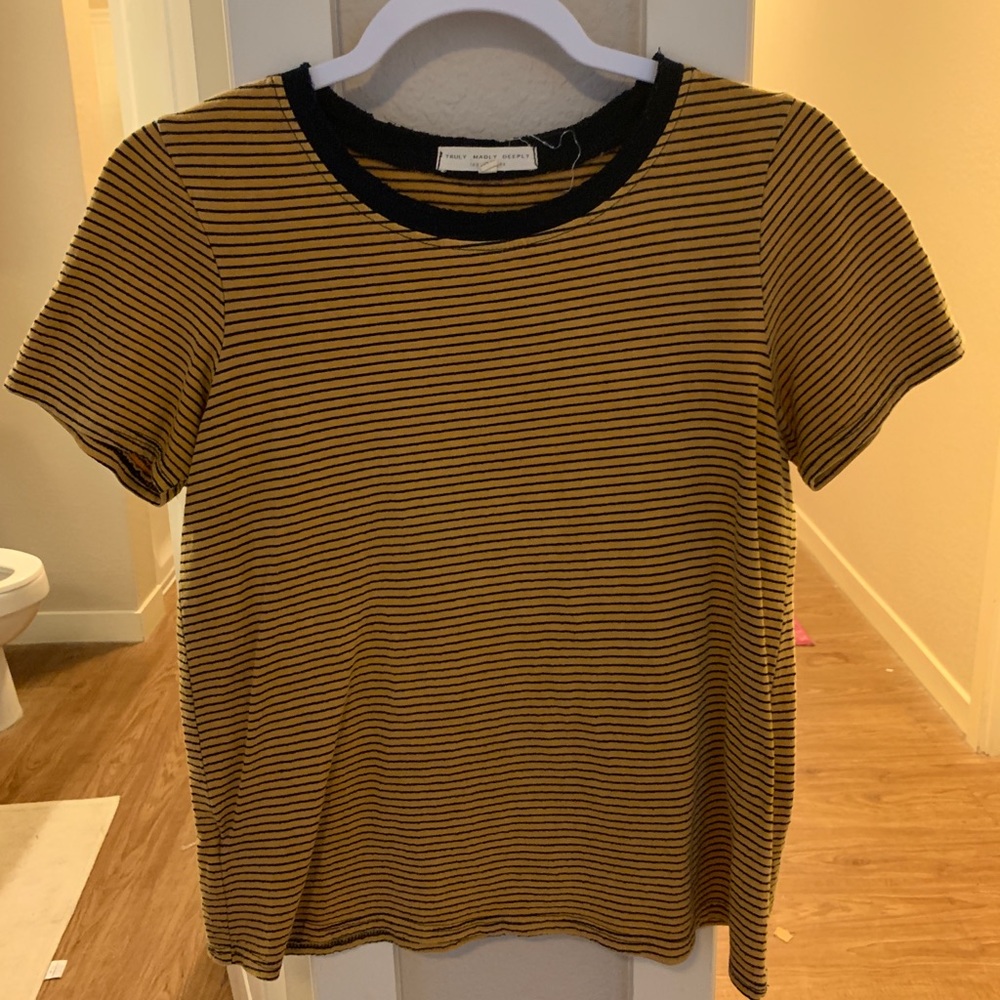 Short sleeve striped shirt